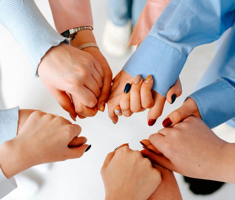 Die Diakomigra ist eine engagierte Fürsprecherin für die Integration zugewanderter Menschen – von Geflüchteten bis hin zu Fachkräften. Sie u